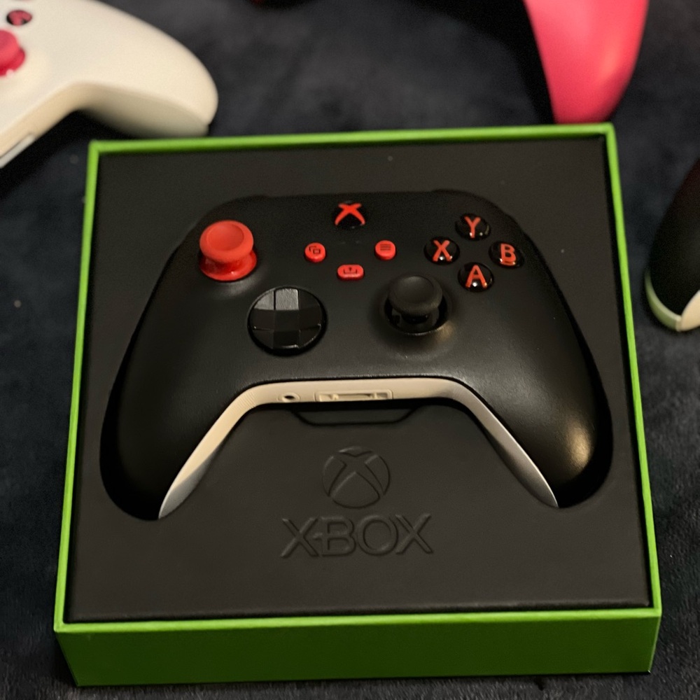 Wireless Controller - Black and Red